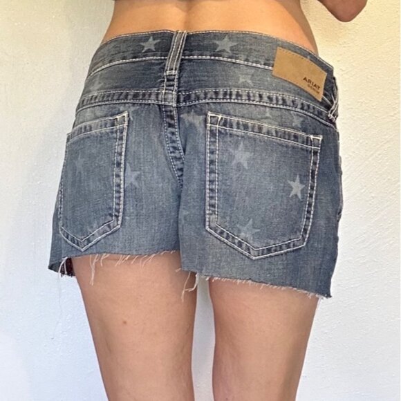 Ariat (Womens 27R) Boyfriend Denim Star print Shorts Altered Cut - Picture 1 of 7
